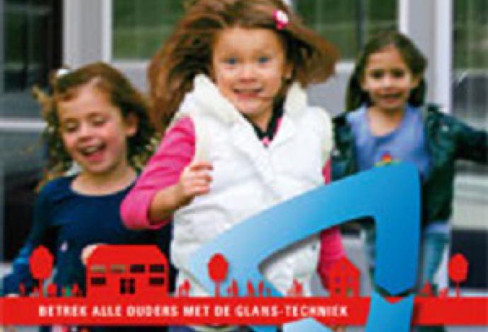 School en ouder schouder aan schouder